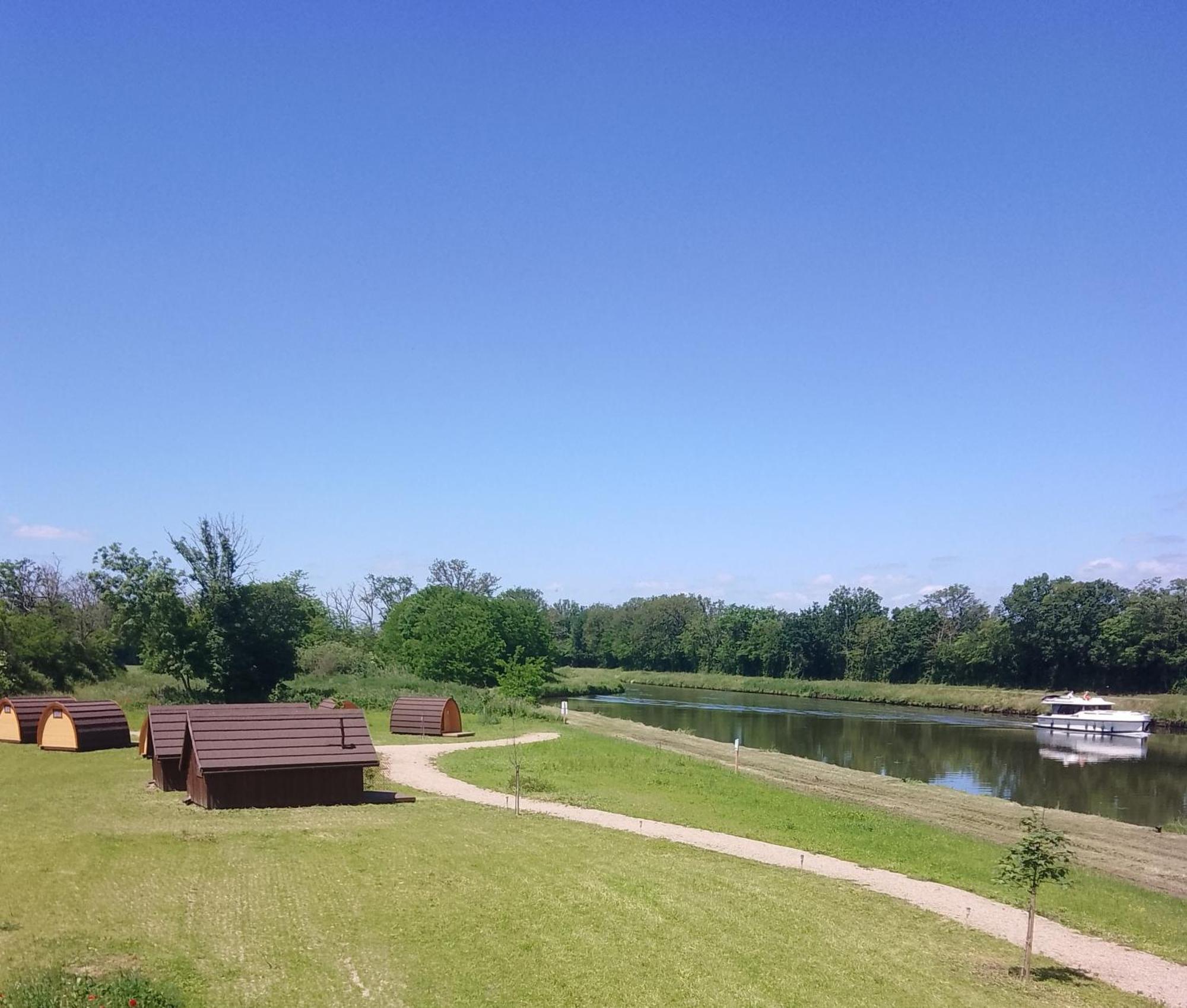 La Halte Du Canal Luthenay-Uxeloup 外观 照片